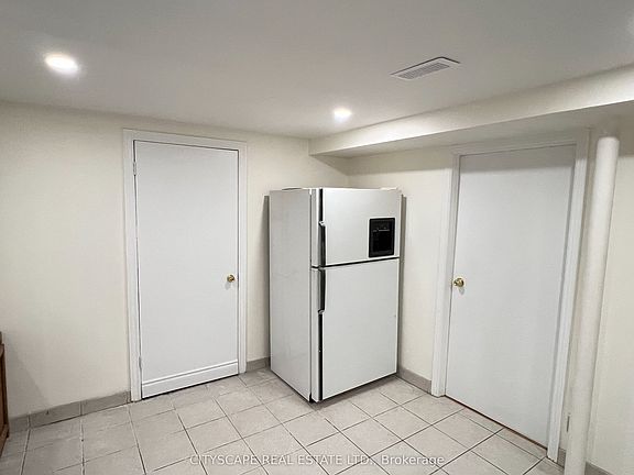 4th image of 4813 Creditview Rd #Basement