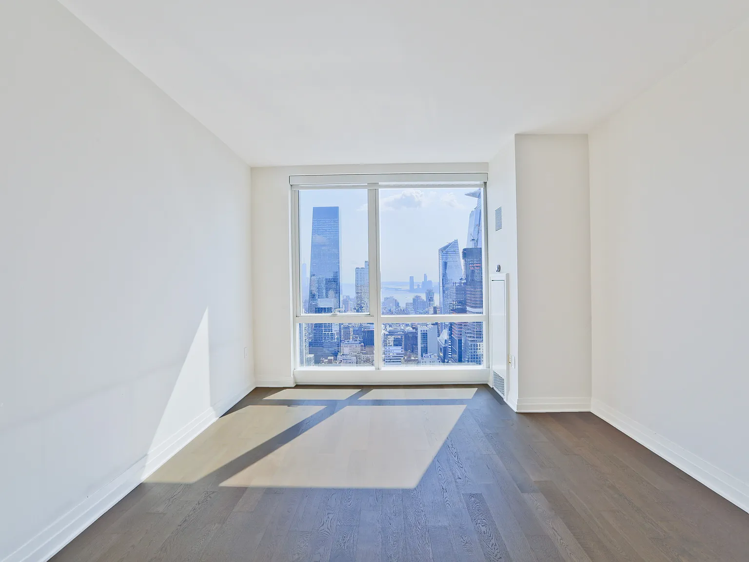 460 W 42nd St — Photo 3