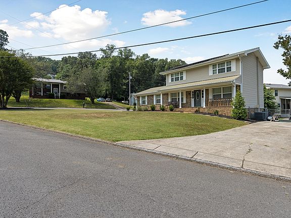 3rd image of 581 Foster Dr