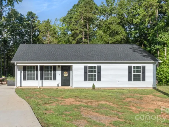 5554 Hillsdale Dr, Fort Lawn, SC 29714