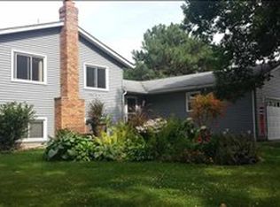 6704 Prairie View Dr, Sun Prairie, WI 53590