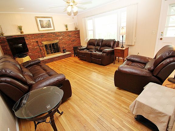 2nd image of 255 Prospect St