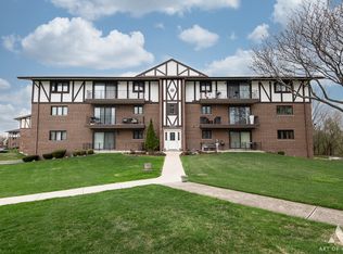 11012 Theresa Cir #3C, Palos Hills, IL 60465