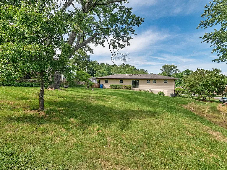 450 Bouton Dr — Photo 15