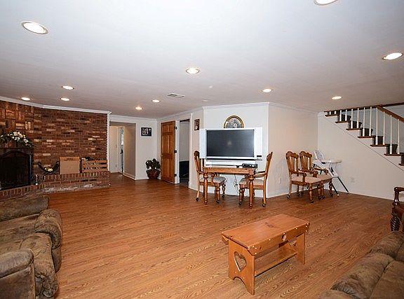 4th image of 119 W Chicago Ave