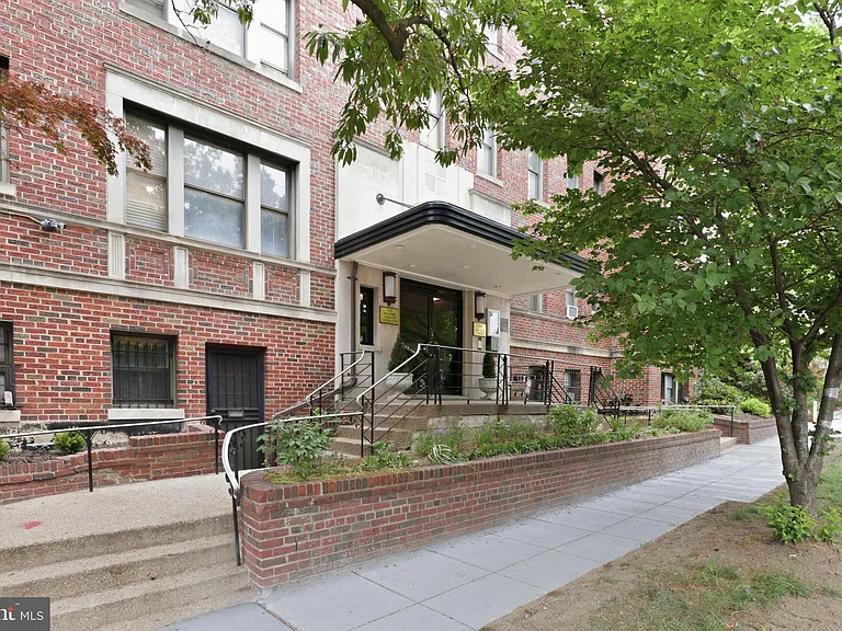 1365 Kennedy St NW #506 — Photo 1