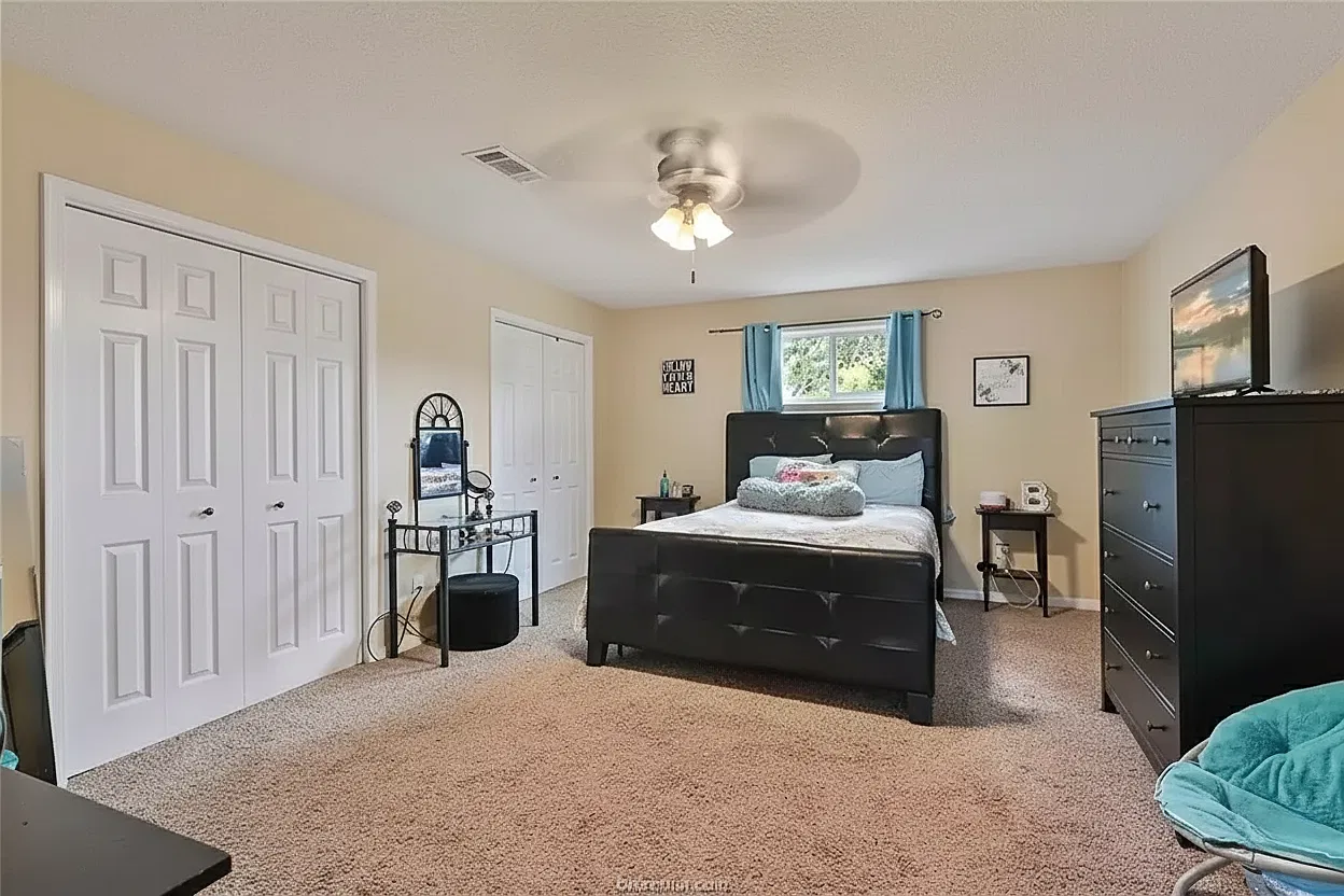 5 bed, 2380 sqft, $2,750 — Photo 4