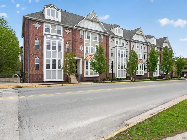 223 N Michigan Ave APT 12, Howell, MI 48843