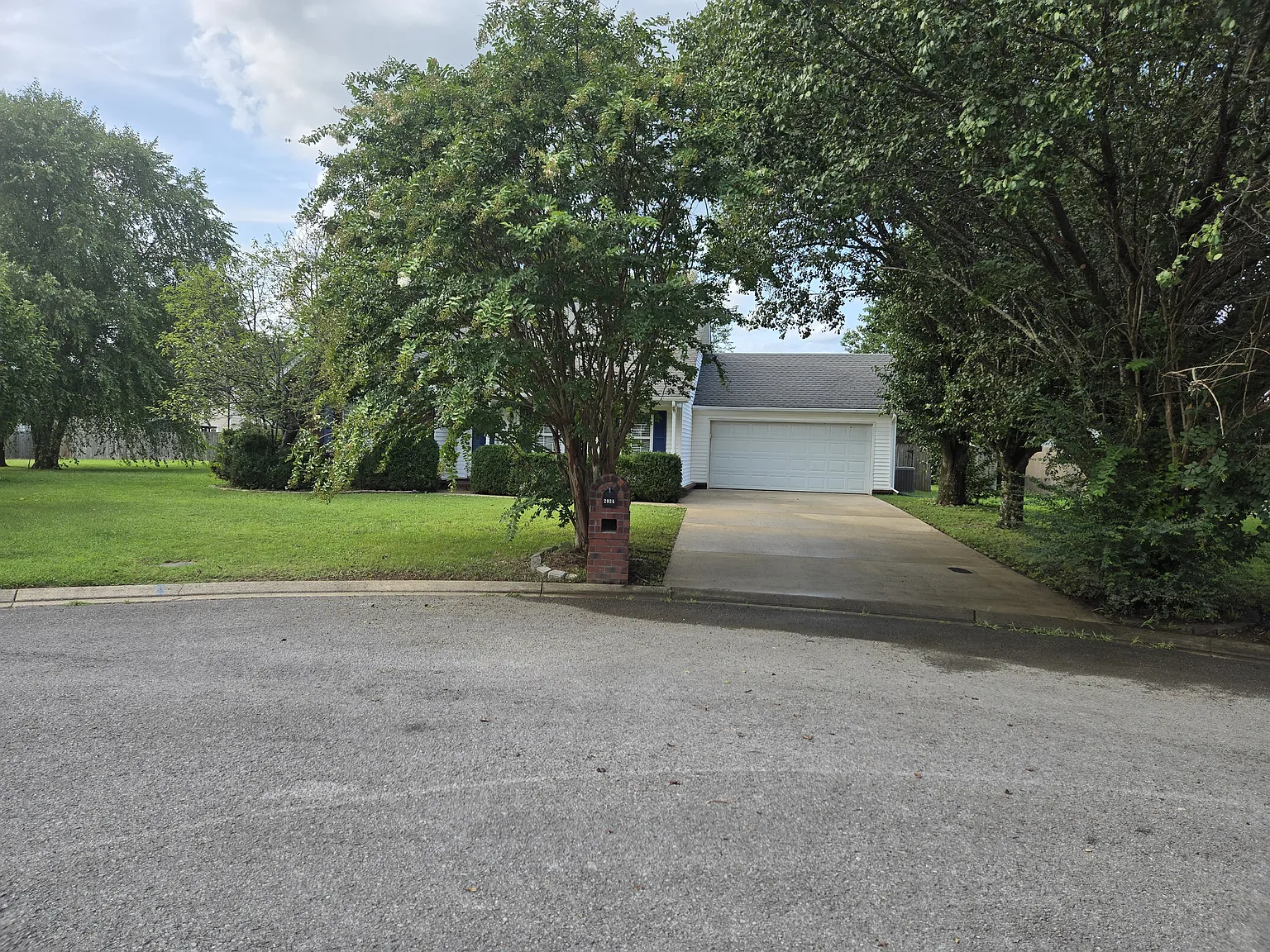 3 bed, 1353 sqft, $1,900 — Photo 4