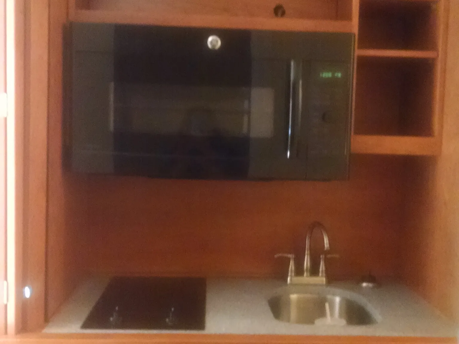 3 bed, 1000 sqft, $5,100 — Photo 3