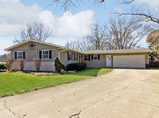 134 Locust St, Oswego, IL 60543
