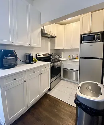 Rented by Current Real Estate Advisors | media 2