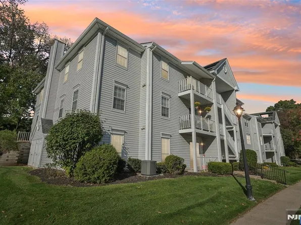 1088 Ash Dr #1088, Mahwah, NJ 07430