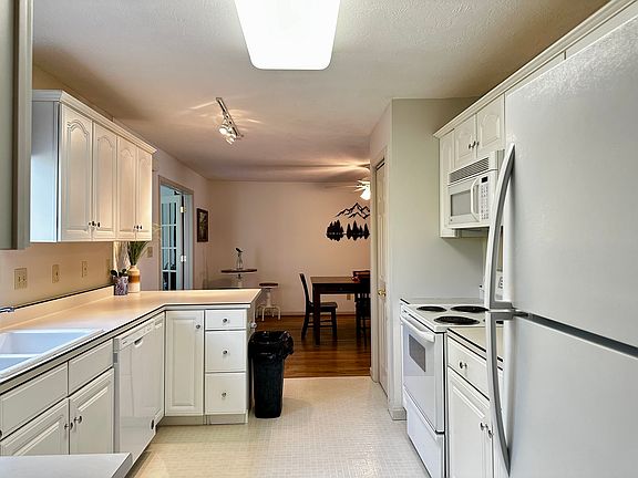 4th image of 1610 E Union Dr