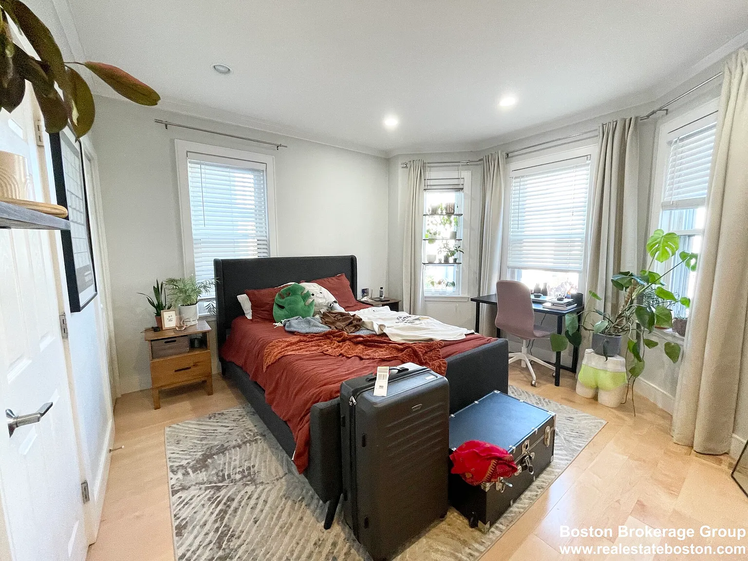 4 bed, $5,600 — Photo 3