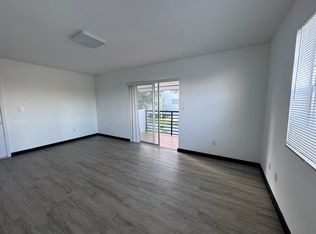 411 SE 10th St #3, Hallandale, FL 33009