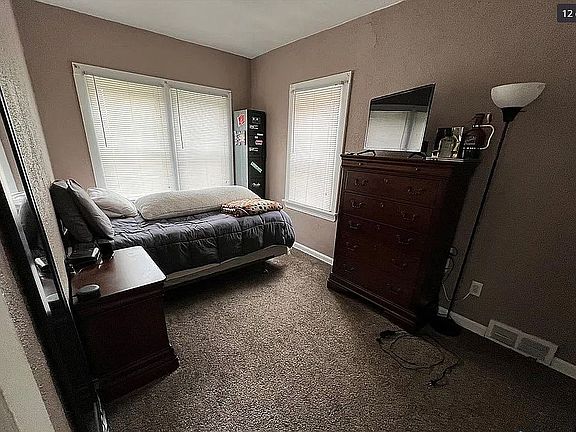 4th image of 916 Bassett St