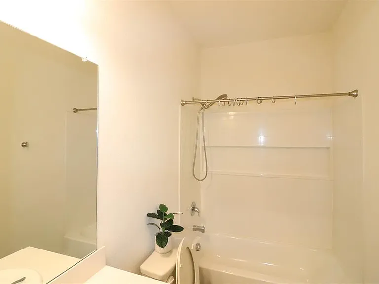 736 Richmond Dr — Photo 24