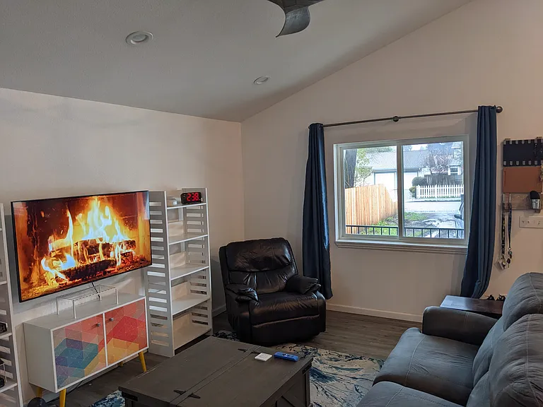 558 N School St #A — Photo 6