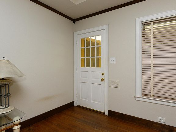3rd image of 103 E Hermosa Dr