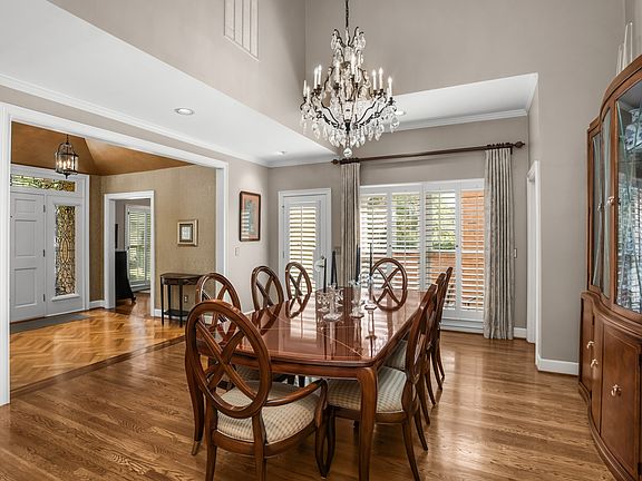 3rd image of 701 Vail Ct