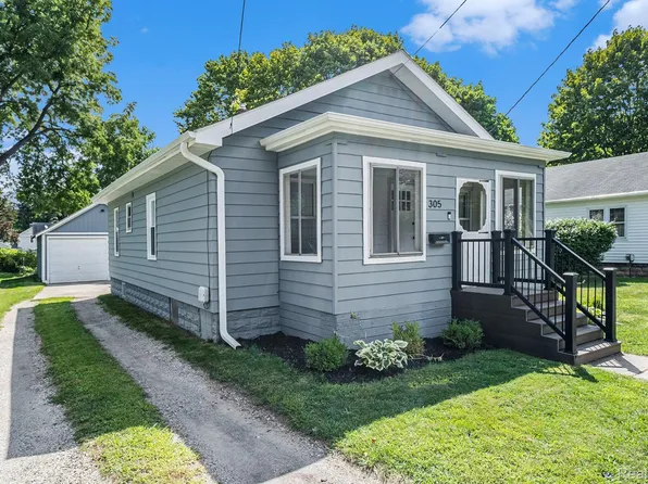 305 Center St, Holly, MI 48442