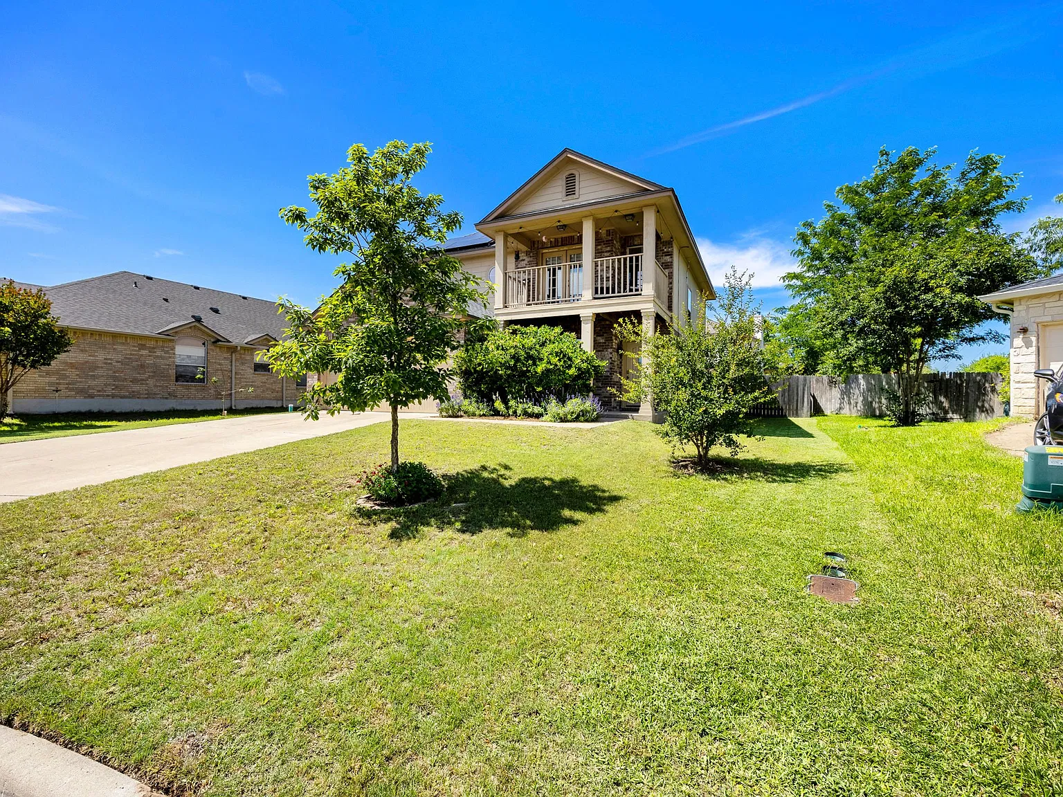 3 bed, 2.5 bath, 2086 sqft, $2,250 — Photo 3