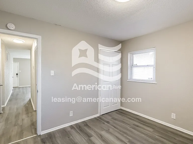 873729_009_wm_-_bedroom_13402564.jpg
