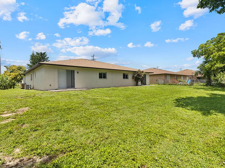 4305 SW Santa Barbara Pl — Photo 15