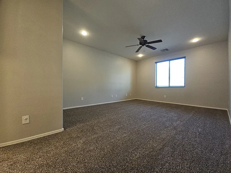 3242 E Rochelle St — Photo 11
