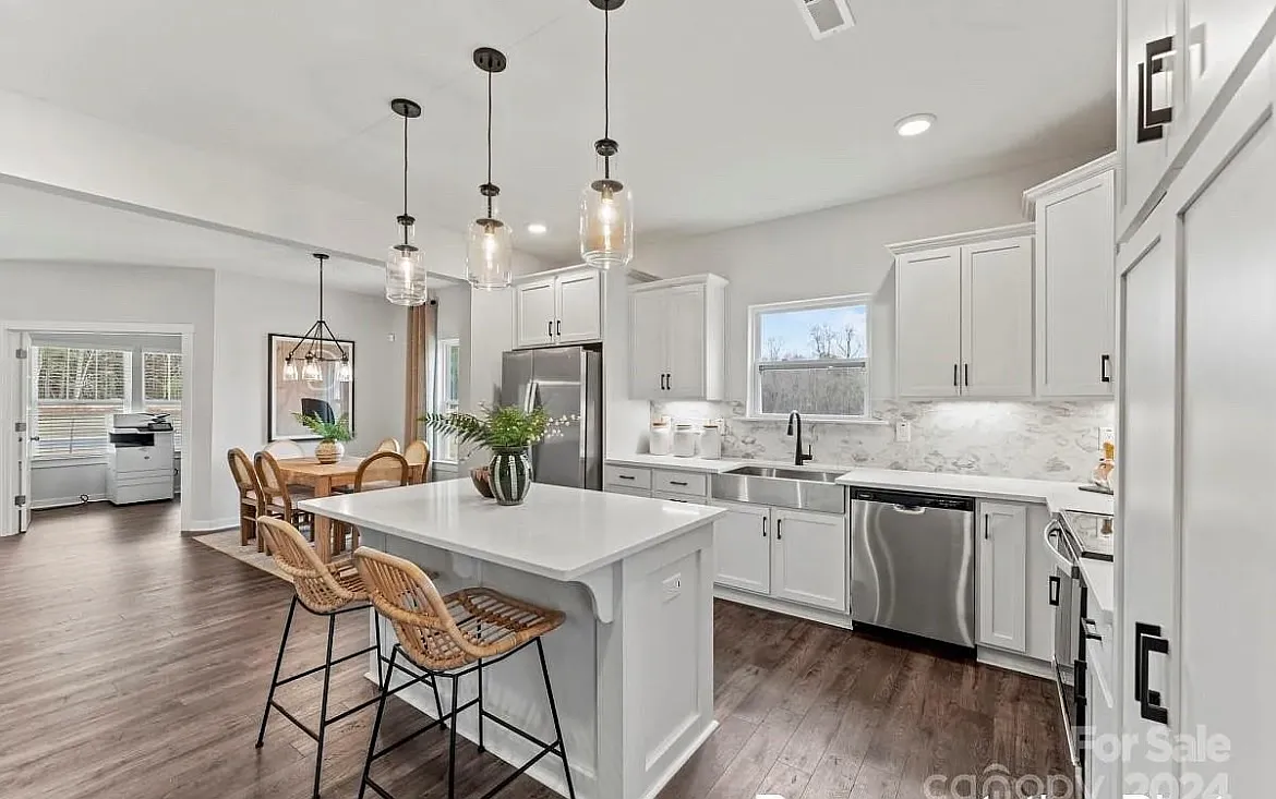 3 bed, 2.5 bath, 2201 sqft, $2,600 — Photo 3