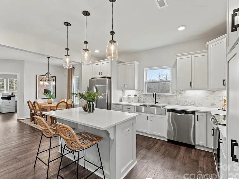 1285 Elizabeth Ave — Photo 3