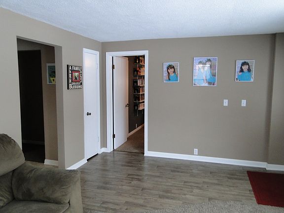 3rd image of 277 N Douglas Ave