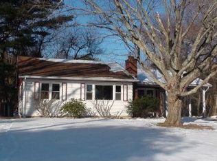 1 Amber Cir, Gales Ferry, CT 06335
