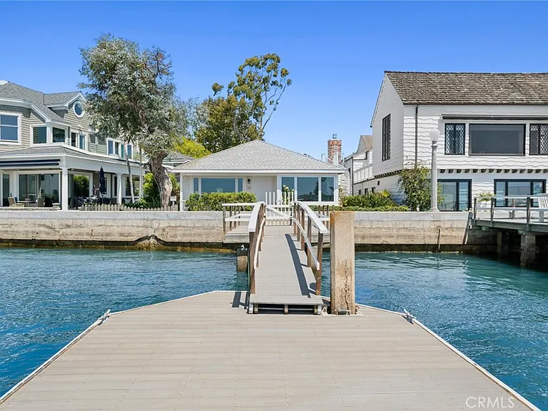 112 S Bay Front — Photo 40