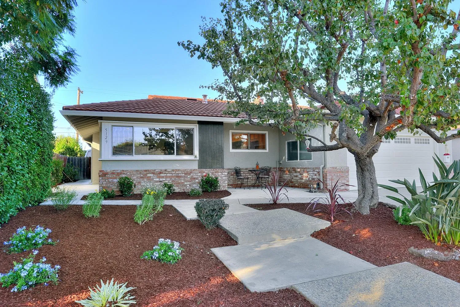 5129 Forest Glen Dr photo 1