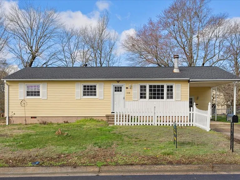108 Tazewell Rd — Photo 1