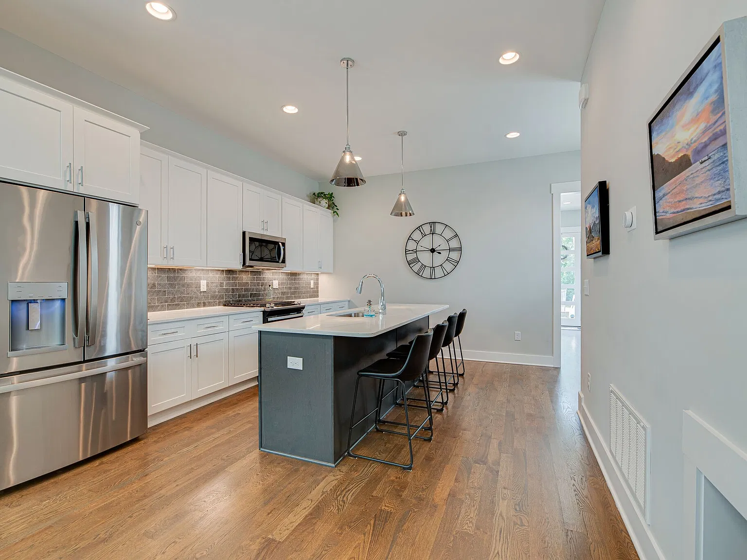 3 bed, 1718 sqft, $3,000 — Photo 4
