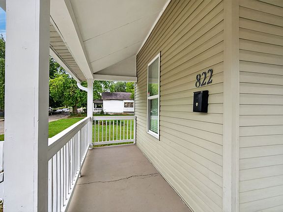 3rd image of 822 W 28th St