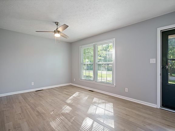 5th image of 322 Dogwood Dr
