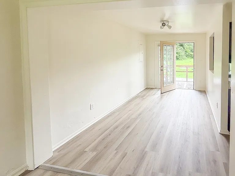 520 Lancaster Creek Dr — Photo 5