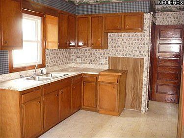 4th image of 4527 Pearse Ave