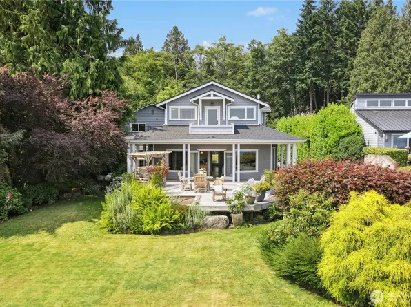 10075 Manitou Beach Drive NE, Bainbridge Island, WA 98110