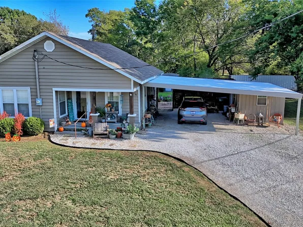 308 E Evans St, Saint Jo, TX 76265