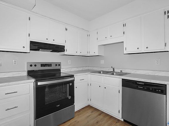 5th image of 2902 6th St SW