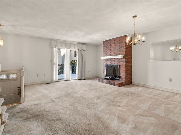 2nd image of 210 Belmont St APT 2