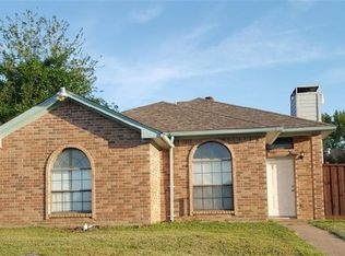 857 Keeneland Ct, Dallas, TX 75211