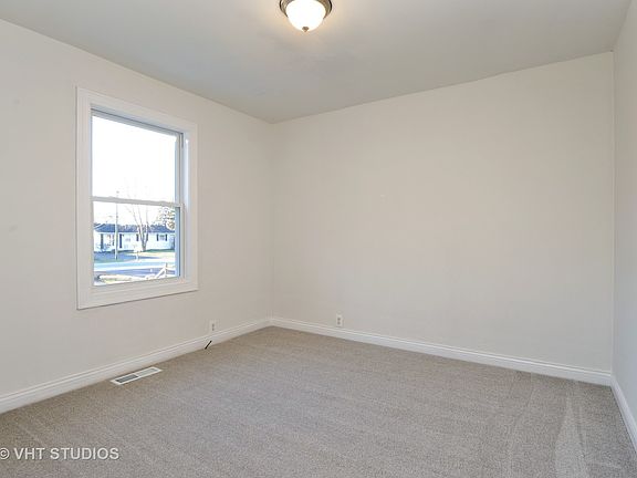 5th image of 18590 W Country Ln