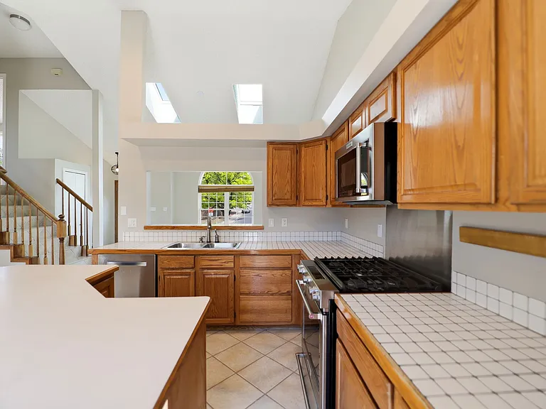 4827 Herndon Cir — Photo 4