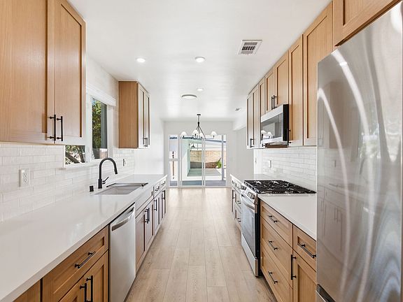 4th image of 16257 Los Alimos St